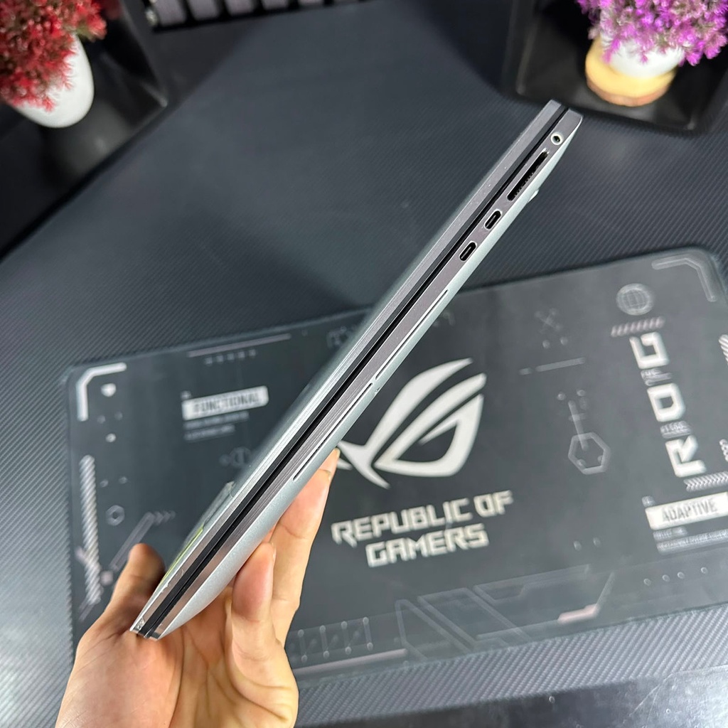 Dell XPS 17 9700 TACTIL / i7 10850H / NVIDIA RTX 2060 6GB / 32 GB RAM / 512GB S (7)