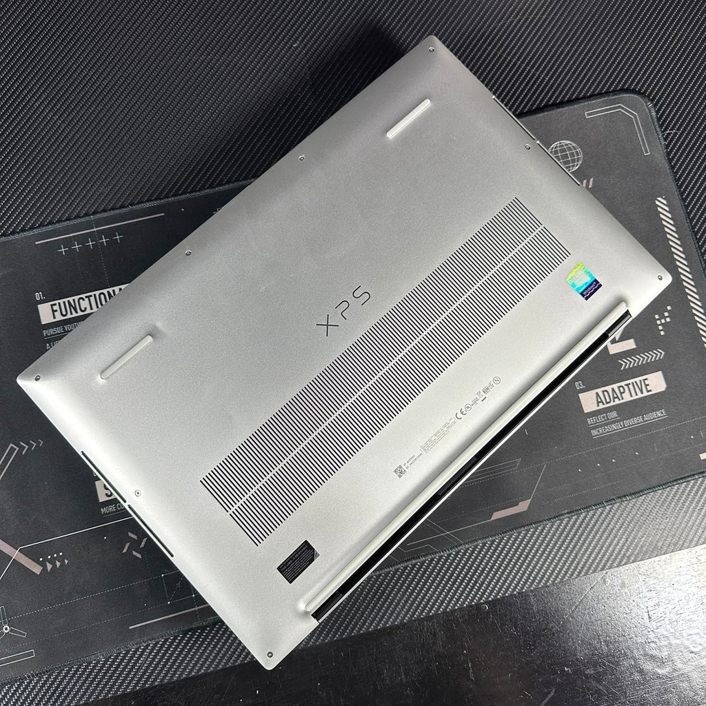 Dell XPS 17 9700 TACTIL / i7 10850H / NVIDIA RTX 2060 6GB / 32 GB RAM / 512GB S (9)