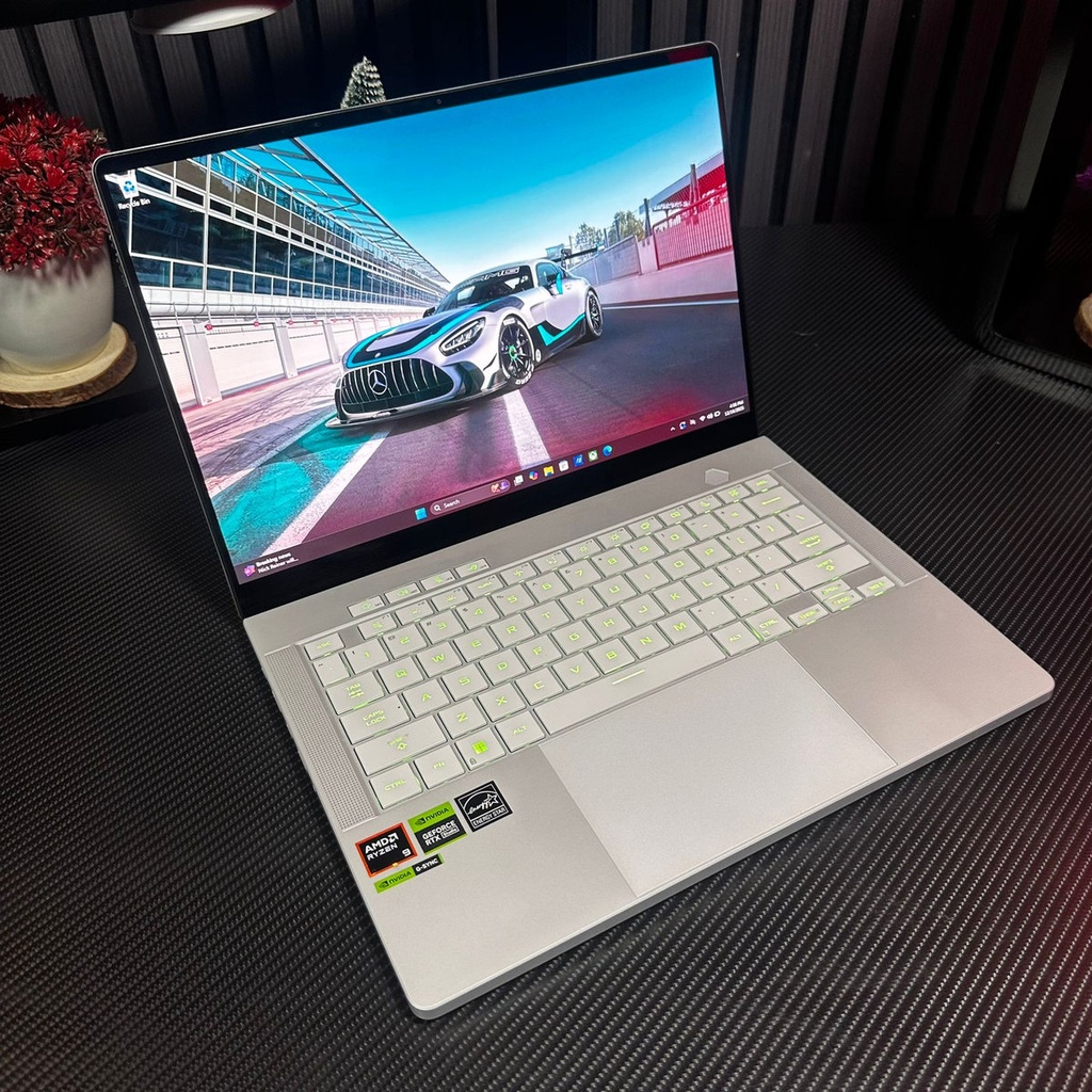 Asus Zephyrus G14 OLED 3K+ / RYZEN 9 8945HS / RTX 4070 / 32GB RAM DDR5 / 1TB SSD (2)