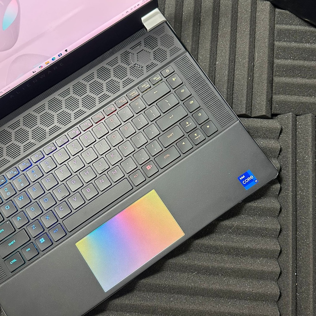 Alienware X16 R2 / i7 13700H / RTX 4070 / 1TB SSD Nvme / 16GB RAM DDR5 (3)