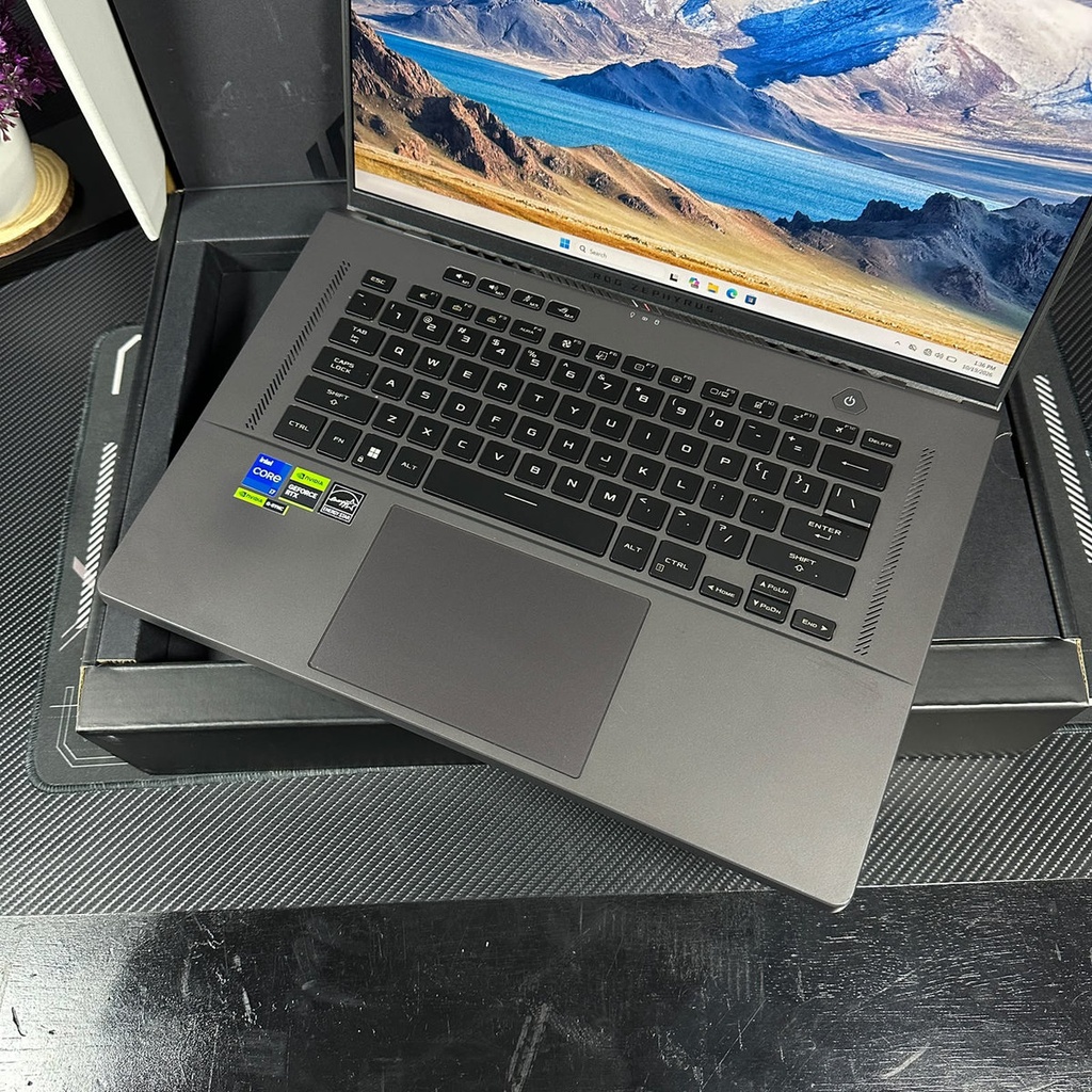 Asus Zephyrus G16 / i7 13620H / RTX 4070 / 24GB RAM / 512GB SSD / 16" F (1)