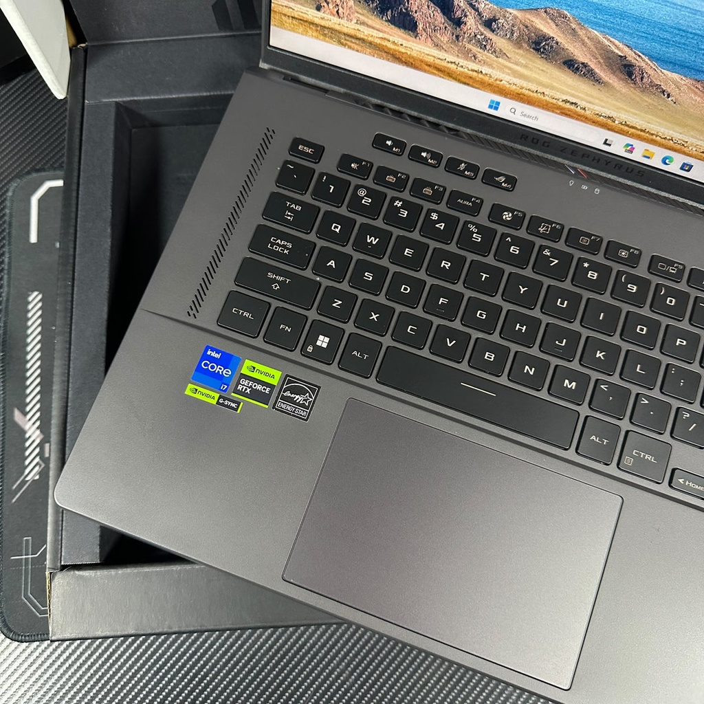 Asus Zephyrus G16 / i7 13620H / RTX 4070 / 24GB RAM / 512GB SSD / 16" F (2)