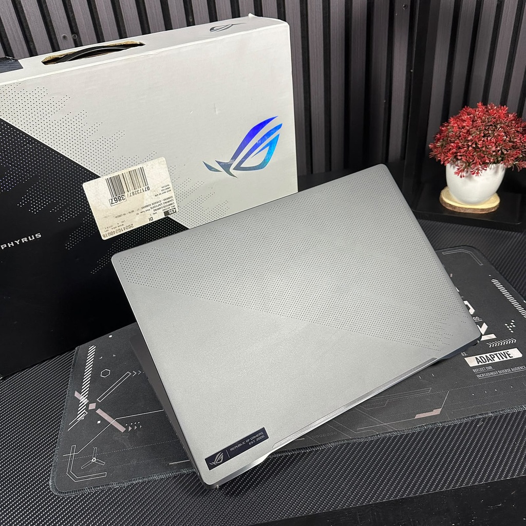 Asus Zephyrus G16 / i7 13620H / RTX 4070 / 24GB RAM / 512GB SSD / 16" F (3)