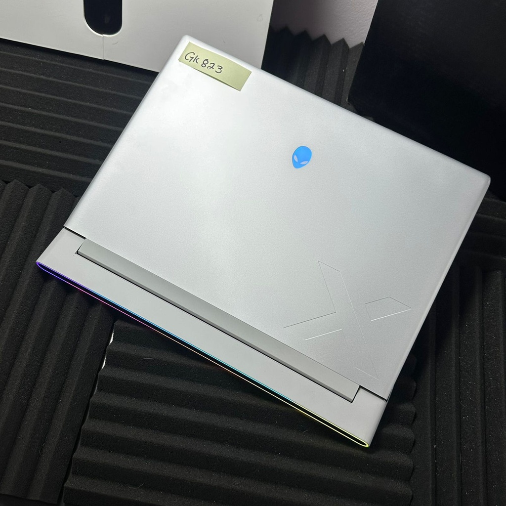 Alienware X16 R2 / i7 13700H / RTX 4070 / 1TB SSD Nvme / 16GB RAM DDR5 (6)