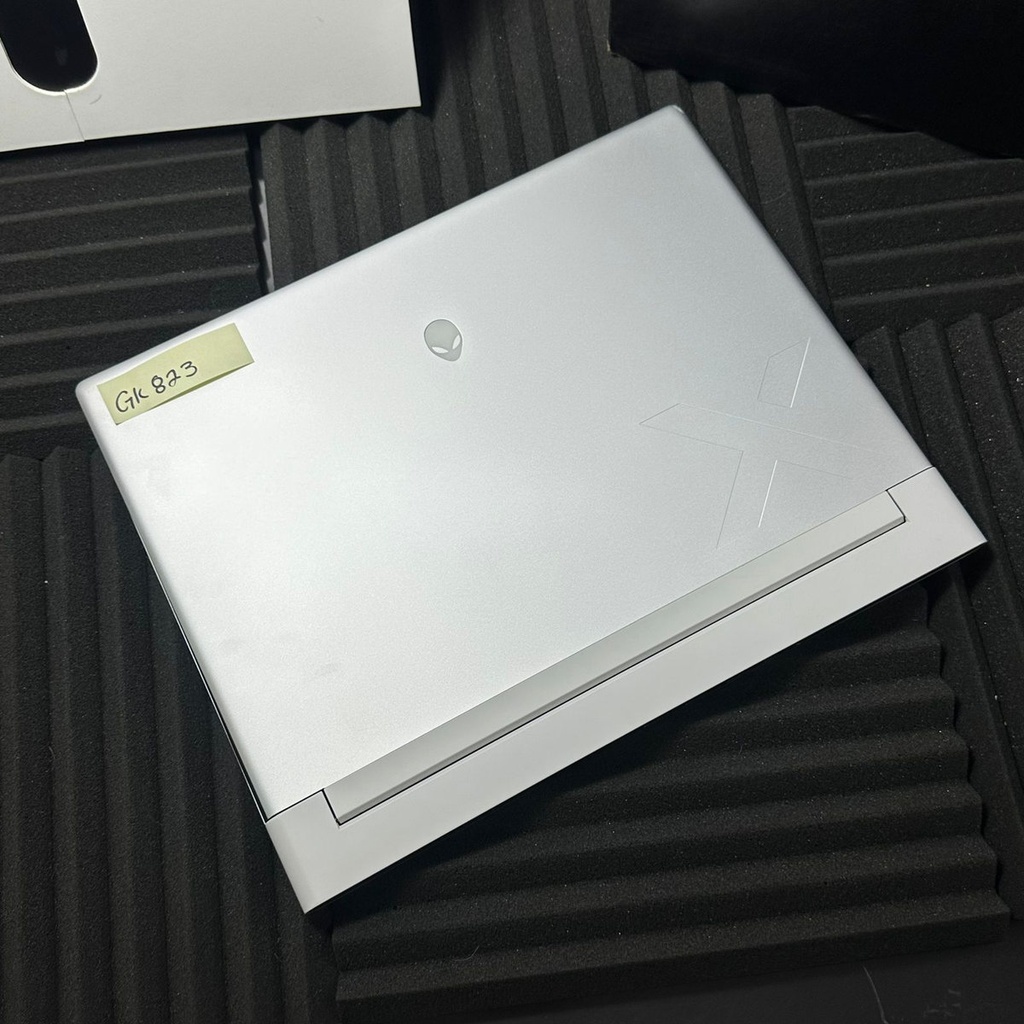 Alienware X16 R2 / i7 13700H / RTX 4070 / 1TB SSD Nvme / 16GB RAM DDR5 (7)